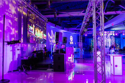 Led walls & video monitors